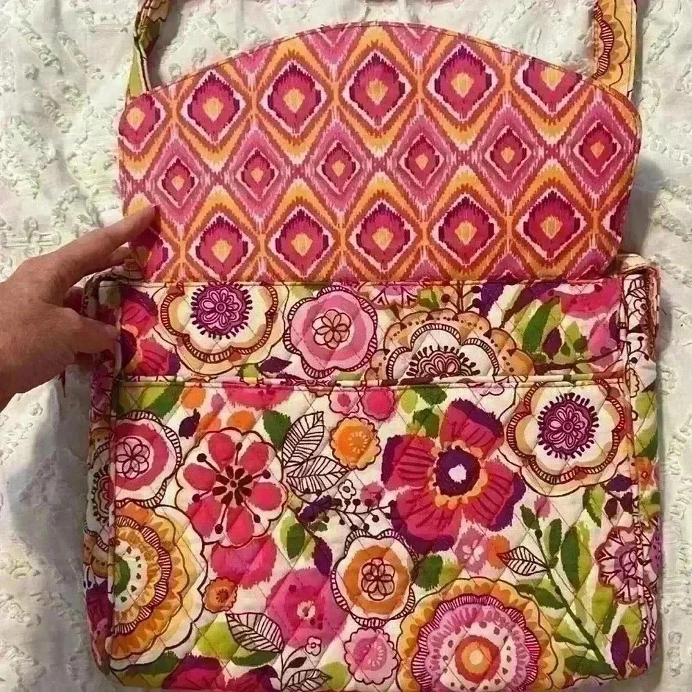 Vera Bradley purse with adjustable shoulder strap - Picture 6 of 8